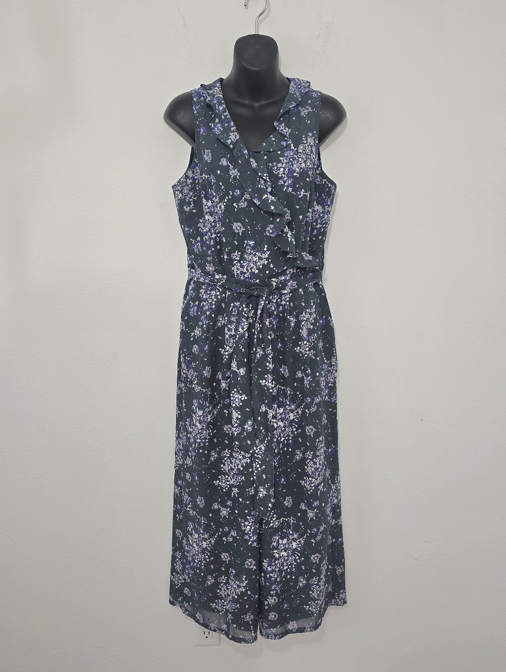 Loft Jumpsuit - Picture 2 of 7